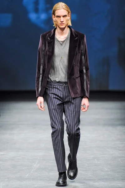 Look 18